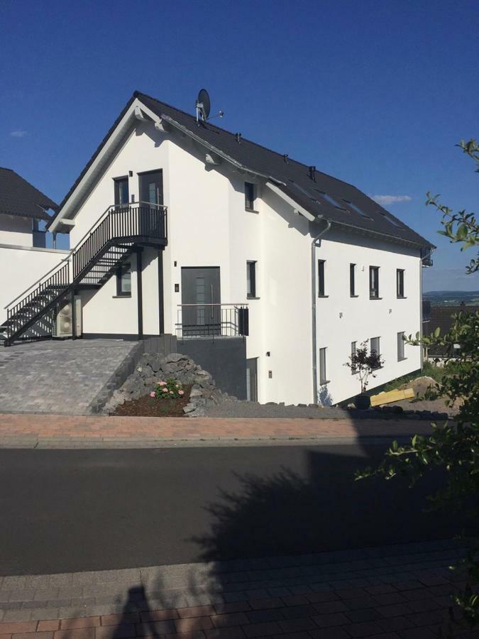 Ferienwohnungen Pellenzblick - Wohnen Auf Zeit - Nickenich Esterno foto