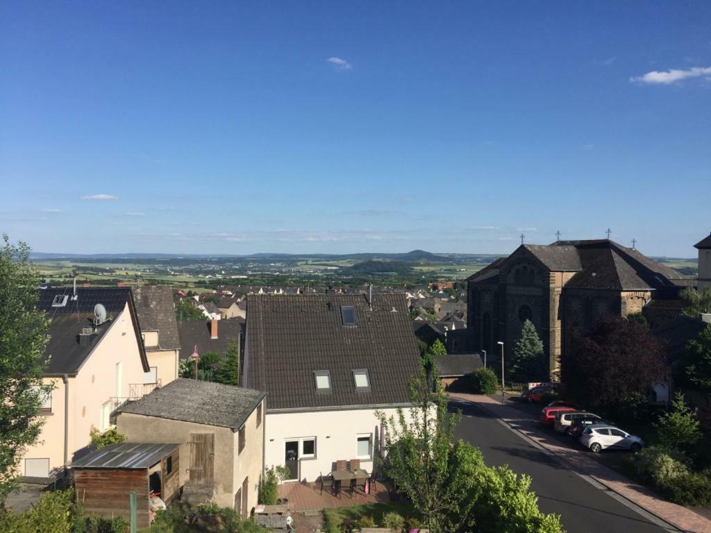 Ferienwohnungen Pellenzblick - Wohnen Auf Zeit - Nickenich Esterno foto