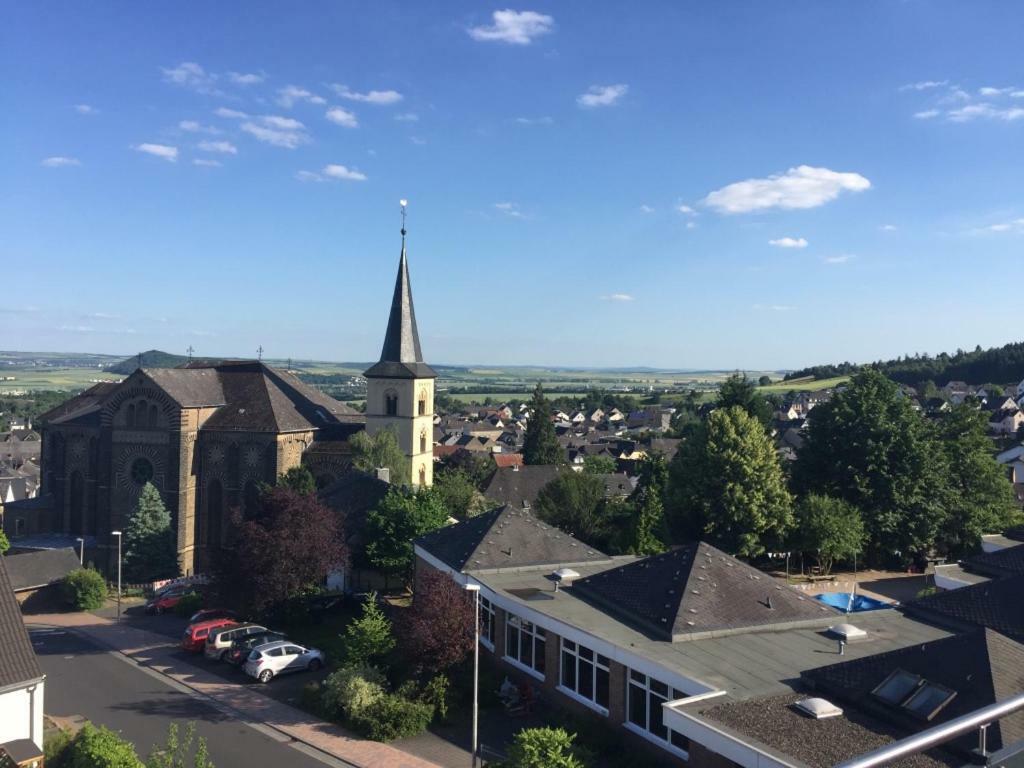 Ferienwohnungen Pellenzblick - Wohnen Auf Zeit - Nickenich Esterno foto
